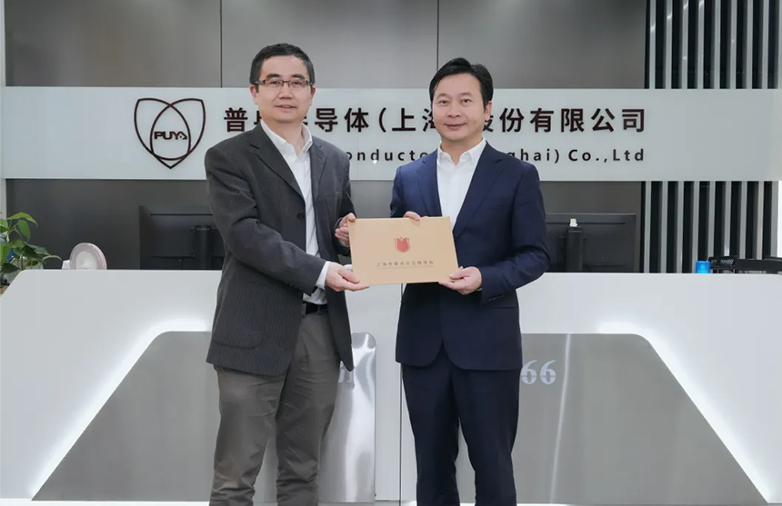 浦东新区领导莅临尊龙·(中国)股份调研指导
